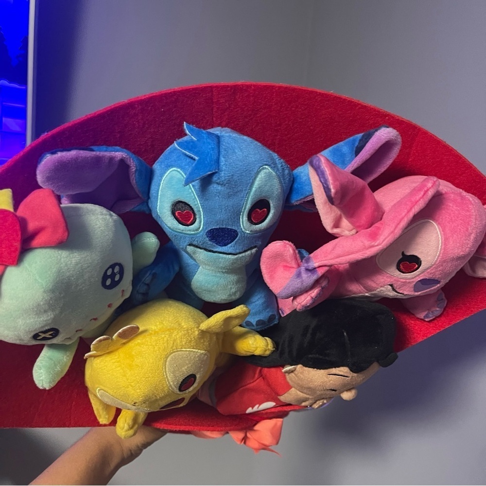 Disney Stitch & Friends Plush Valentine Day Gift Bouquet - Picture 15 of 15